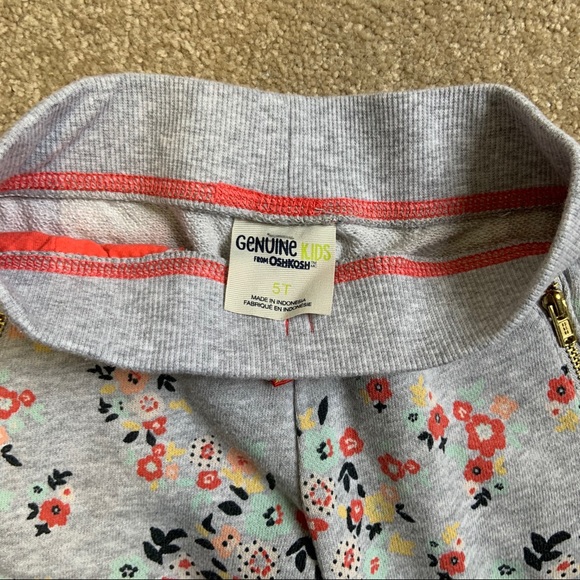 OskKosh Girls Joggers Size 5T - Picture 3 of 5